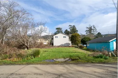 132 S Dolphin St, Rockaway Beach, OR 97136 - Photo 5