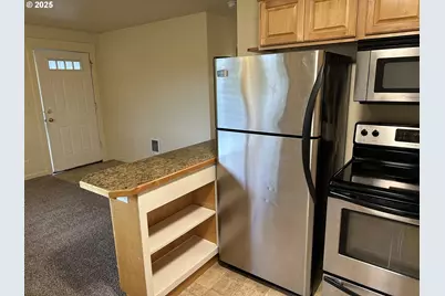 2046 W 14th Pl, Eugene, OR 97402 - Photo 7