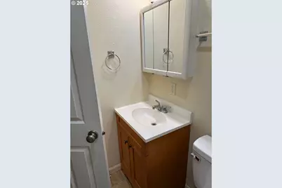 2046 W 14th Pl, Eugene, OR 97402 - Photo 17