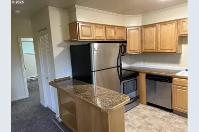 2046 W 14th Pl, Eugene, OR 97402 - Photo 5