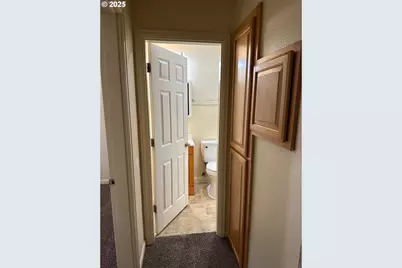 2046 W 14th Pl, Eugene, OR 97402 - Photo 15