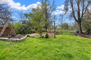 2046 W 14th Pl, Eugene, OR 97402 - Photo 25