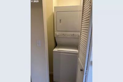 2046 W 14th Pl, Eugene, OR 97402 - Photo 11