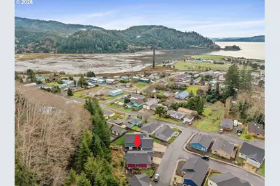 606 2nd St, Garibaldi, OR 97118 - Photo 3