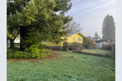 560 St John St, Sutherlin, OR 97479 - Photo 3