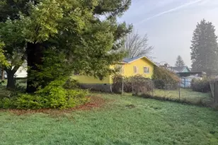 560 St John St, Sutherlin, OR 97479 - Photo 3