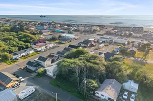 185 S Coral St, Rockaway Beach, OR 97136 - Photo 29