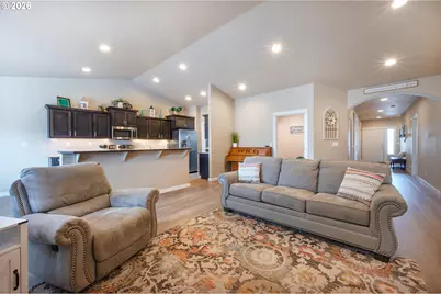 1290 Tirion Ave, Eugene, OR 97404 - Photo 7