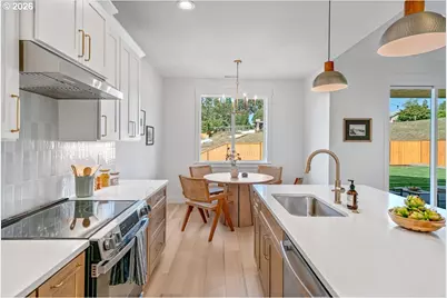 851 W Washington St, Carlton, OR 97111 - Photo 11