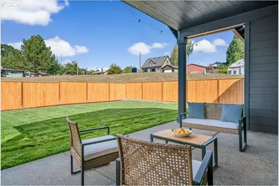 851 W Washington St, Carlton, OR 97111 - Photo 3