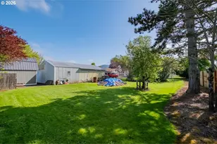 220 View Ln, Lebanon, OR 97355 - Photo 39