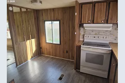 101 NE Darrell Ave, Winston, OR 97496 - Photo 9