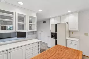 9637 SW 62nd Ave, Portland, OR 97219 - Photo 11