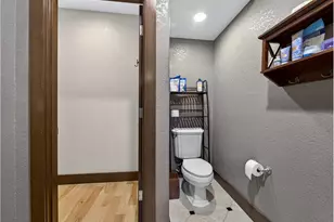 16431 SW Timberland Dr, Beaverton, OR 97007 - Photo 31