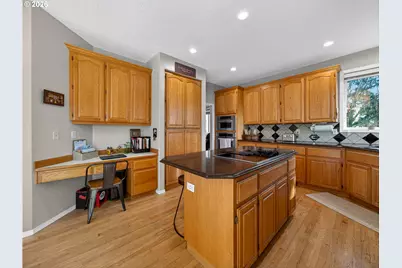 16431 SW Timberland Dr, Beaverton, OR 97007 - Photo 9