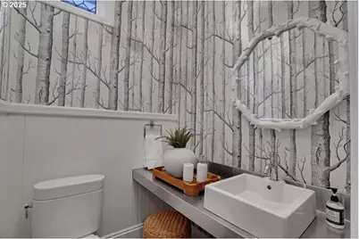 1710 NW Hoyt St, Portland, OR 97209 - Photo 13