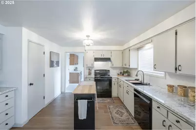 5015 NE Auburn Rd, Salem, OR 97317 - Photo 7