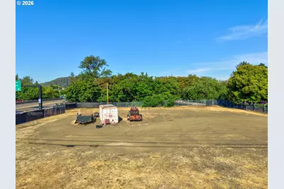 328 NE Winchester St, Roseburg, OR 97470 - Photo 7