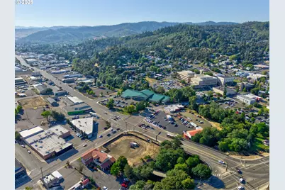 328 NE Winchester St, Roseburg, OR 97470 - Photo 27