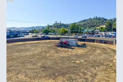 328 NE Winchester St, Roseburg, OR 97470 - Photo 5