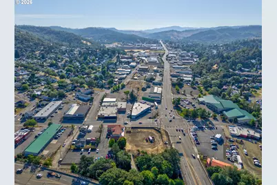 328 NE Winchester St, Roseburg, OR 97470 - Photo 25