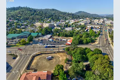328 NE Winchester St, Roseburg, OR 97470 - Photo 35
