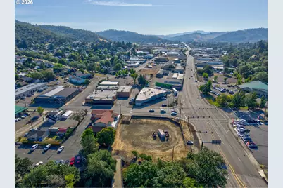 328 NE Winchester St, Roseburg, OR 97470 - Photo 33