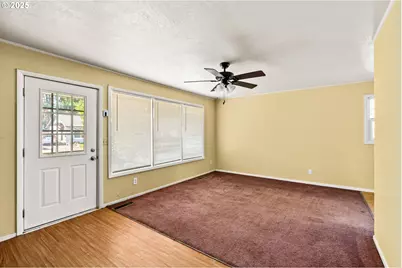 830 S 7th St, Cottage Grove, OR 97424 - Photo 17