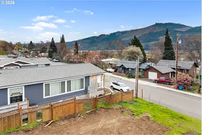 304 E Humboldt St, Bingen, WA 98605 - Photo 17