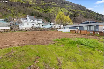 304 E Humboldt St, Bingen, WA 98605 - Photo 11