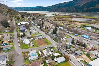 304 E Humboldt St, Bingen, WA 98605 - Photo 5