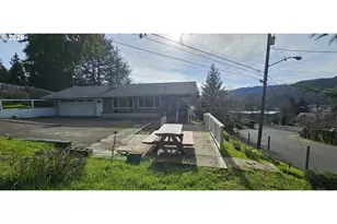 1123 SE Hawthorne Dr, Roseburg, OR 97470 - Photo 5