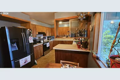 1123 SE Hawthorne Dr, Roseburg, OR 97470 - Photo 13