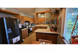 1123 SE Hawthorne Dr, Roseburg, OR 97470 - Photo 13