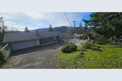 1123 SE Hawthorne Dr, Roseburg, OR 97470 - Photo 3
