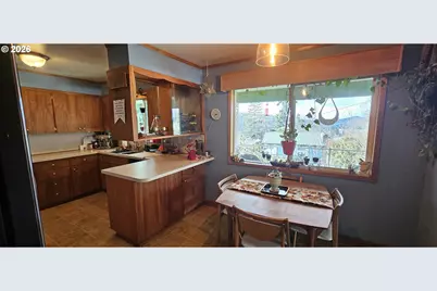 1123 SE Hawthorne Dr, Roseburg, OR 97470 - Photo 11