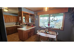 1123 SE Hawthorne Dr, Roseburg, OR 97470 - Photo 11