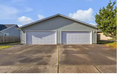 3397 Oak St, Florence, OR 97439 - Photo 1