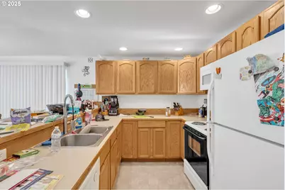 3397 Oak St, Florence, OR 97439 - Photo 11