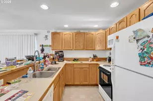 3397 Oak St, Florence, OR 97439 - Photo 11