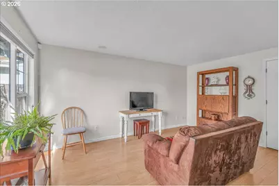 1380 SE 64th Ct, Hillsboro, OR 97123 - Photo 5