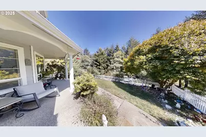 217 Marine Dr, Brookings, OR 97415 - Photo 11