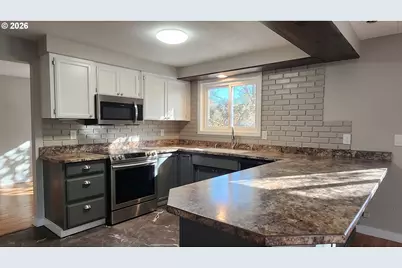 815 Valleywood Dr, Salem, OR 97306 - Photo 11