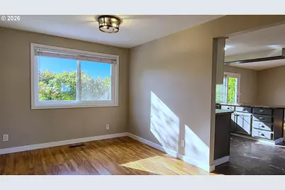 815 Valleywood Dr, Salem, OR 97306 - Photo 9