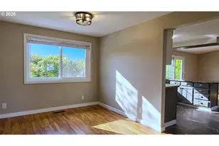 815 Valleywood Dr, Salem, OR 97306 - Photo 9