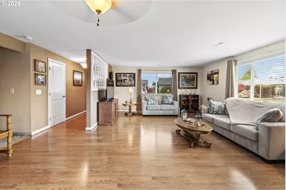 200 S Cascade Dr, Woodburn, OR 97071 - Photo 7