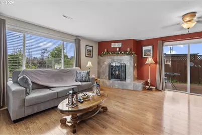 200 S Cascade Dr, Woodburn, OR 97071 - Photo 5