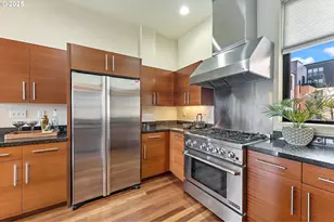 1660 NW Riverscape Dr, Portland, OR 97209 - Photo 11