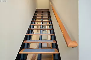 1660 NW Riverscape Dr, Portland, OR 97209 - Photo 15