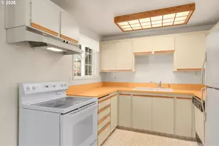 3805 SE 180th Pl, Portland, OR 97236 - Photo 9